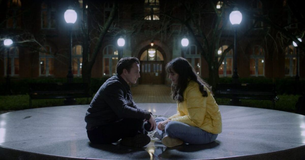 Crítica de "Step Back, Doors Closing": Una mirada fresca al amor en la Generación Z