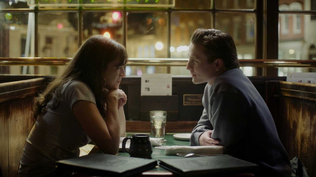 Crítica de "Step Back, Doors Closing": Una mirada fresca al amor en la Generación Z