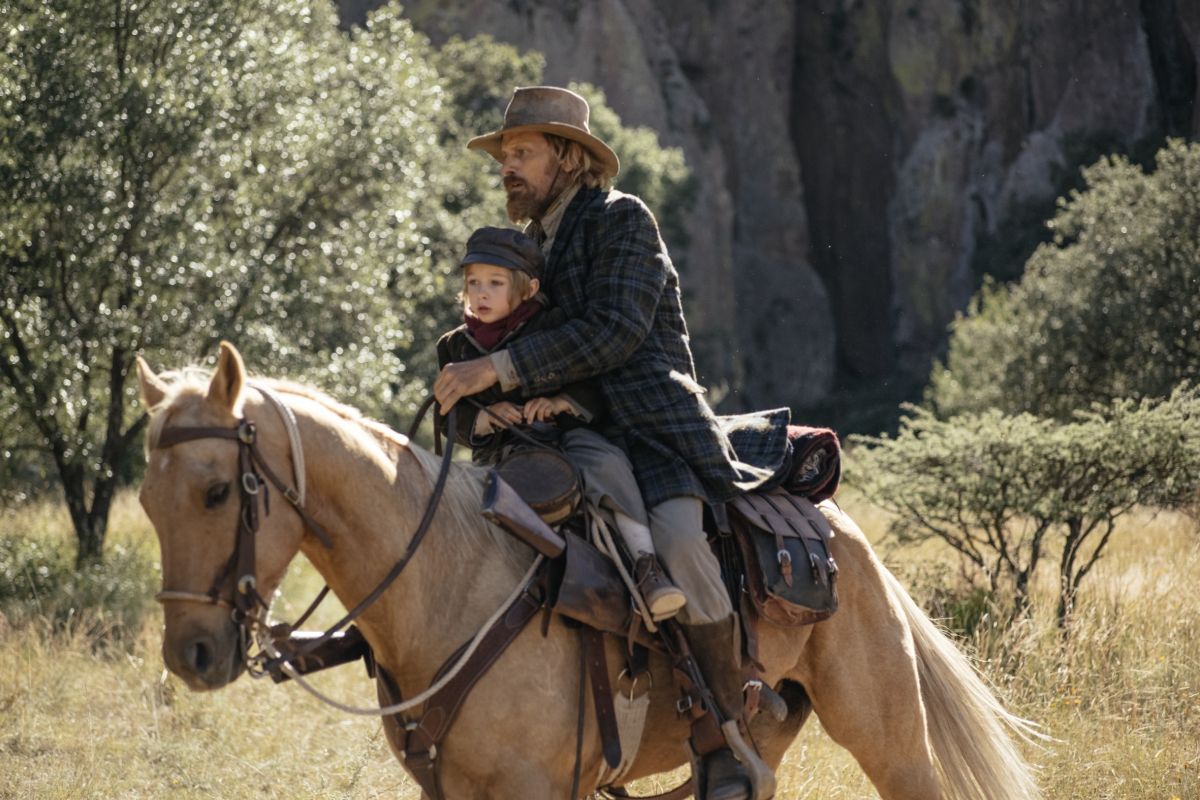 Crítica de "Hasta el fin del mundo": Viggo Mortensen escribe, dirige y protagoniza un western moderno