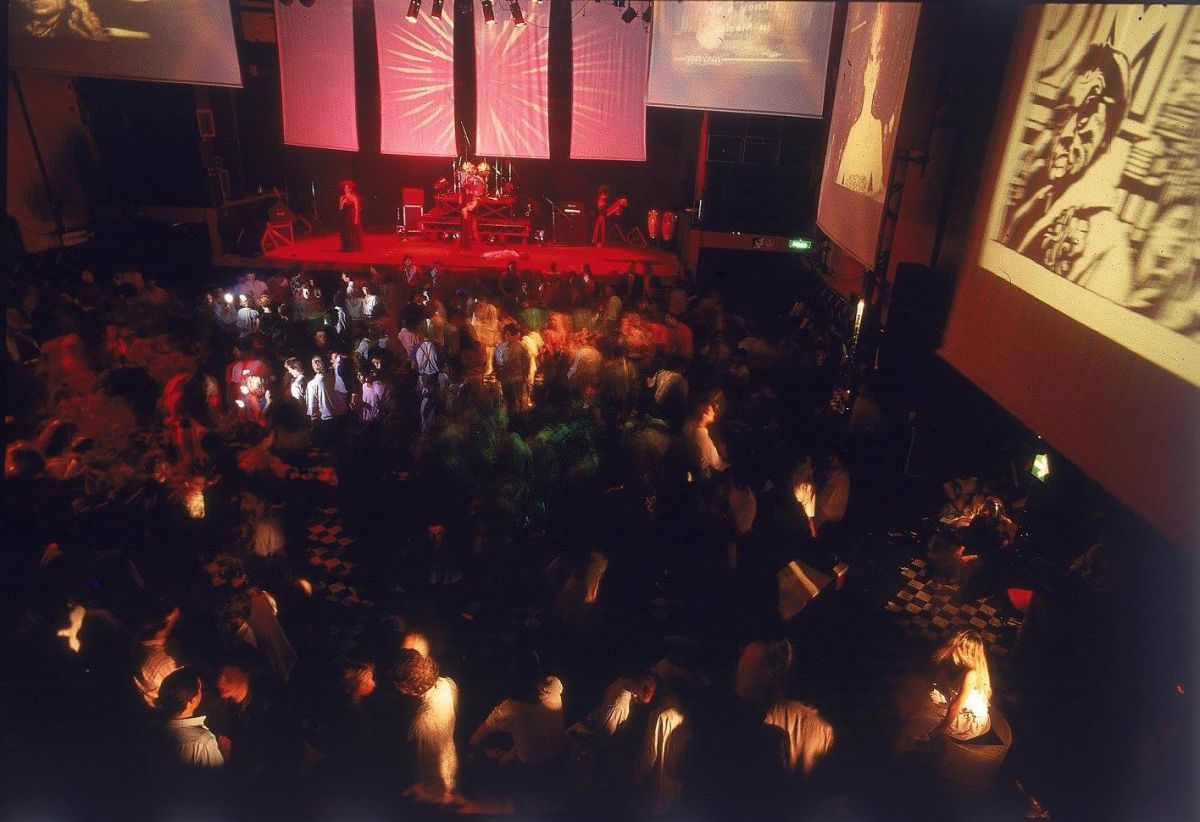 Crítica de “Una noche en Paladium”: Luces, sombras y un eco lejano