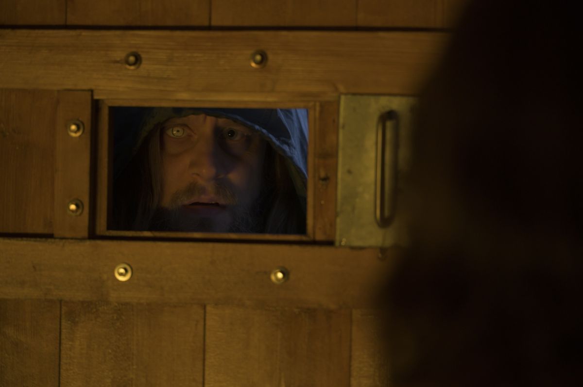 Crítica de “Medium / Oddity”: Terror irlandés de Damian McCarthy a la altura del género