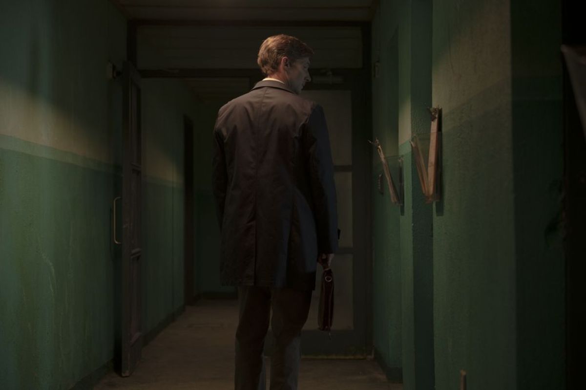 Crítica de “Medium / Oddity”: Terror irlandés de Damian McCarthy a la altura del género