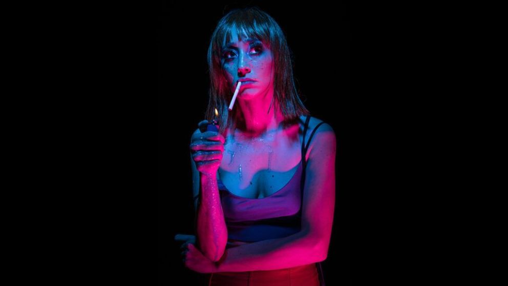 Camila Peralta detrás de “Suavecita”, la misteriosa y poderosa mujer que hace milagros en escena