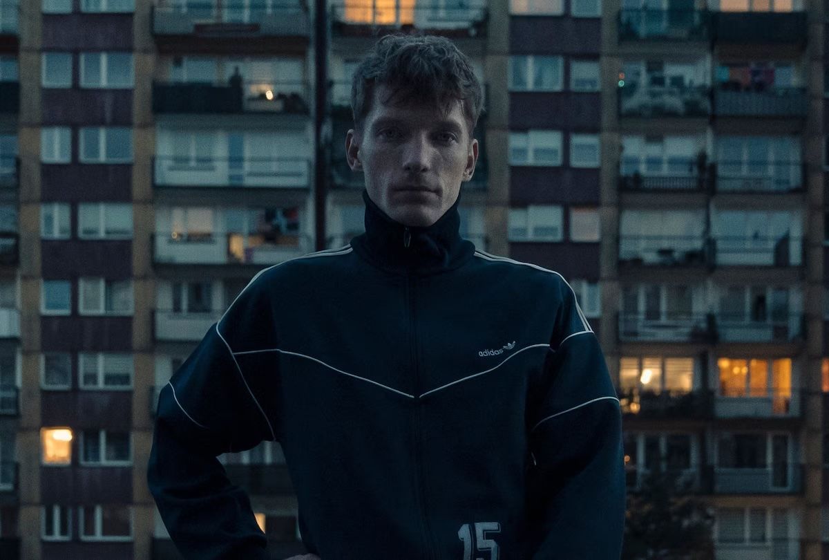 Crítica de "Hinchas enemigos": El oscuro mundo del hooliganismo en una serie polaca