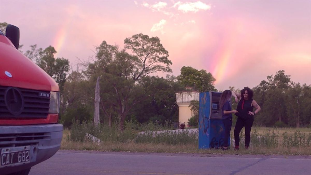 Crítica de "¡Caigan las rosas blancas!": Albertina Carri regresa con una road movie única