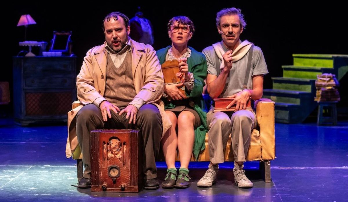 Fernanda Provenzano y Nicolás Manasseri, los anfitriones del ritual musical y teatral “El funeral de los objetos”