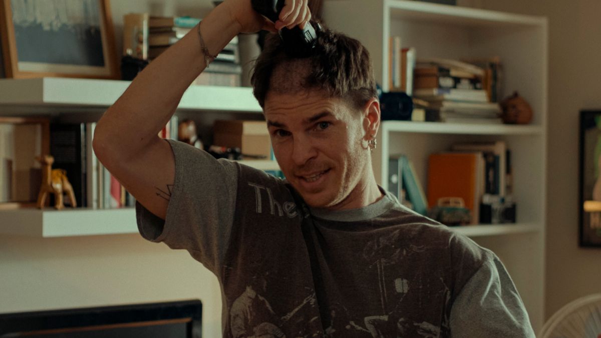 Crítica de "A muerte": Dani de la Orden entre el humor negro y el peso de la enfermedad