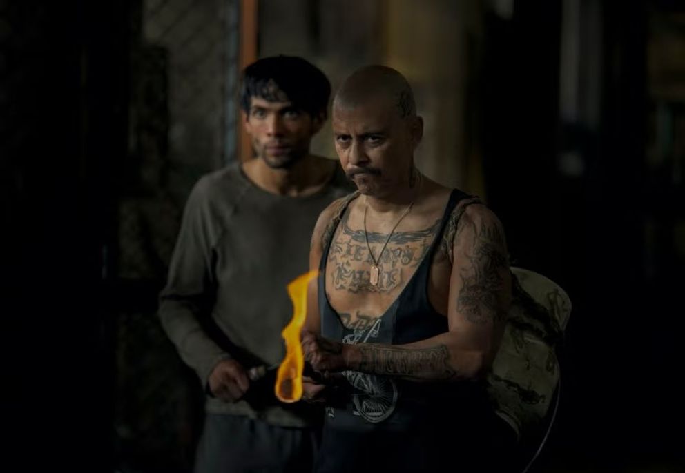 Crítica de "Celda 211": La brutalidad carcelaria en una miniserie con Diego Calva