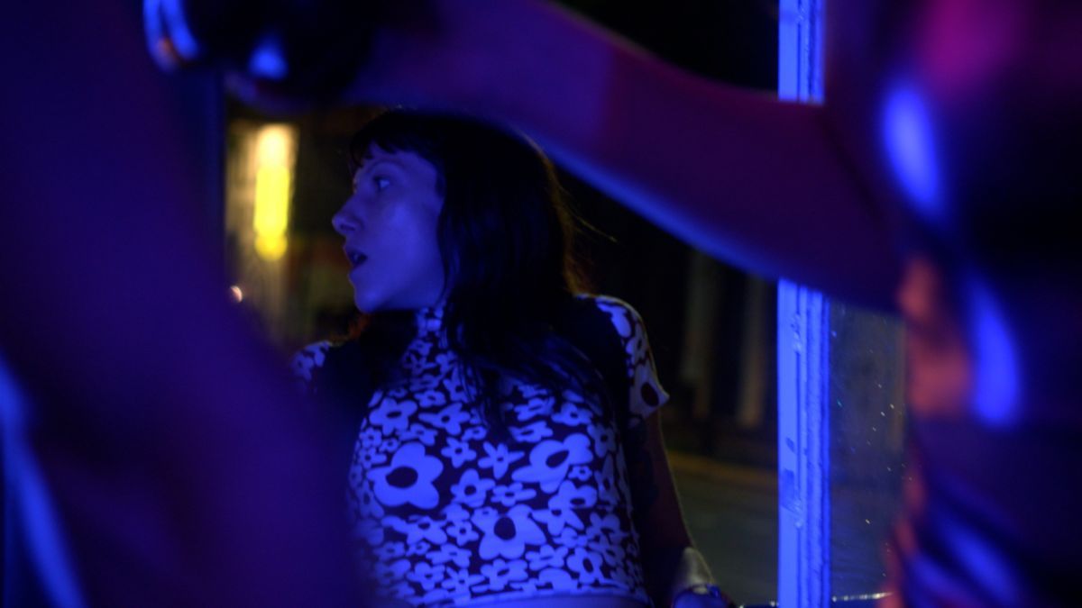 Crítica de “Buenas noches”: Matías Szulanski y una "Después de hora" porteña