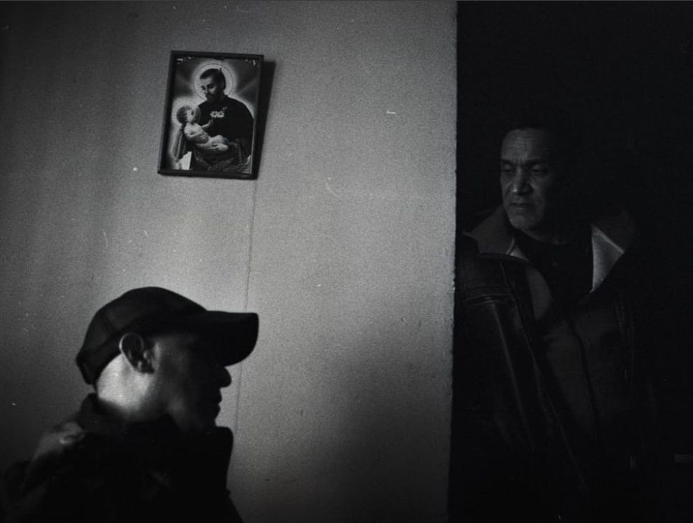 Crítica de "Vrutos": Miguel Bou y un crudo retrato de la vida en los márgenes