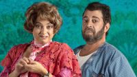 Paola Barrientos y Pablo Rago detrás de Elvira y Sergio en “Esperando la Carroza”