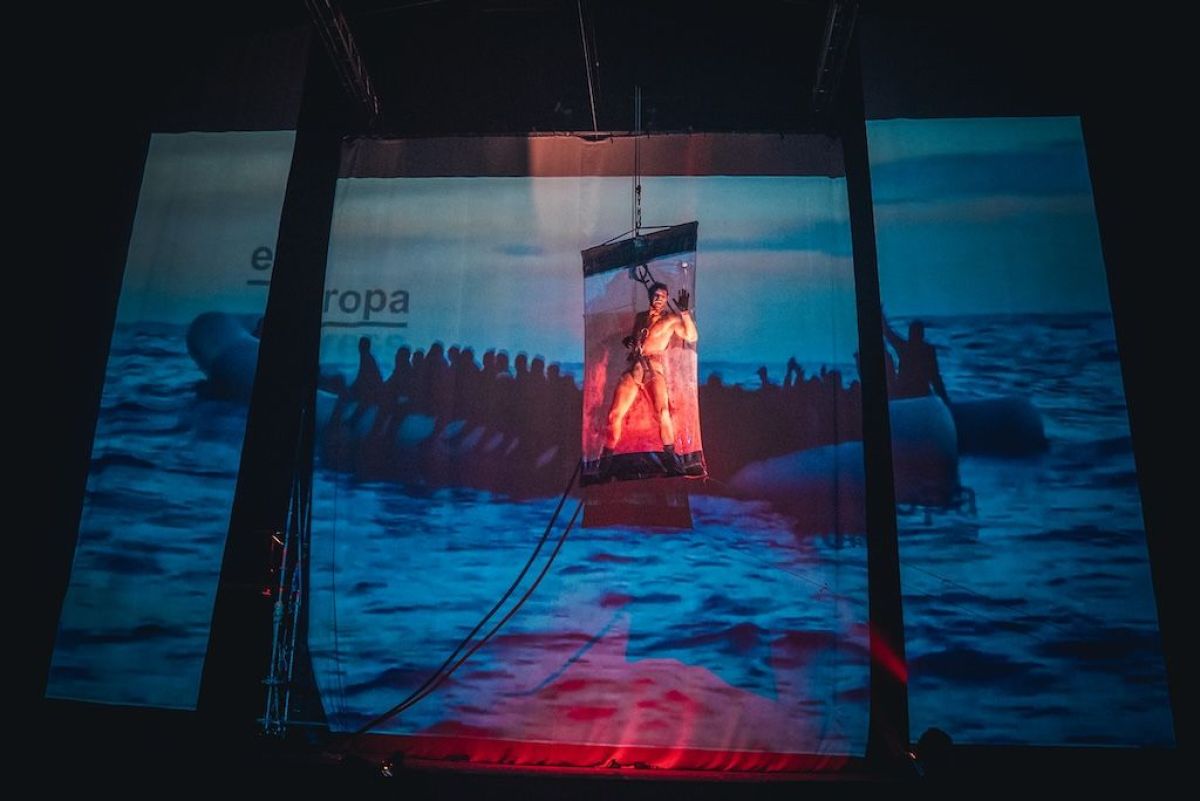 Crítica de "SONS - Ser o no ser": El Hamlet posmoderno de La Fura dels Baus