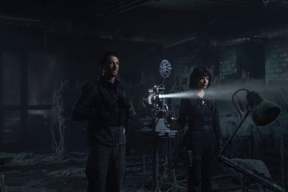 Crítica de “El abismo secreto”: El amor en tiempos de zombies con Anya Taylor-Joy y Miles Teller