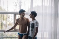 Crítica de "Los Demonios del Amanecer": Un romance gay en la Ciudad de México marcado por el destino