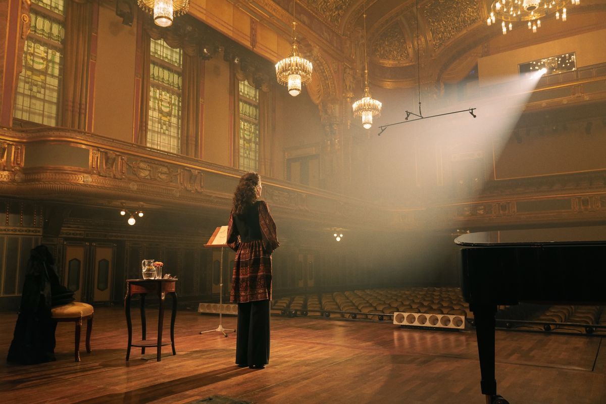 Crítica de "María": Pablo Larraín y su mirada poética sobre la tragedia de una diva con Angelina Jolie