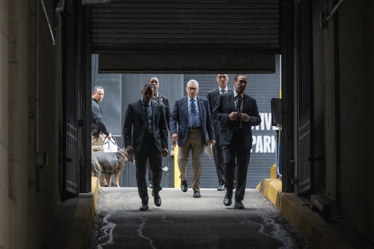 Crítica de “Día cero”: Robert De Niro en un thriller político sobre el caótico manejo de crisis en Estados Unidos