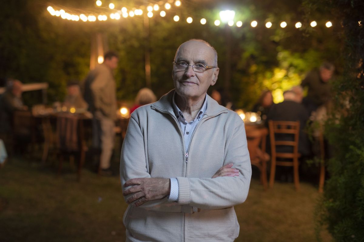 Crítica de “Hay una puerta ahí”: Una reflexión sobre la vida, la muerte y el desprendimiento