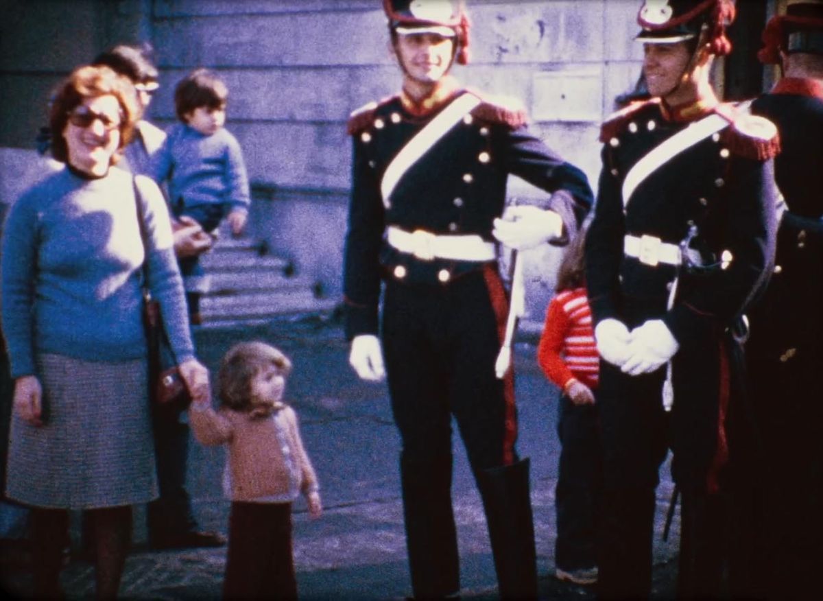 Crítica de "Sapos": Relatos de infancia y dictadura a través del archivo audiovisual