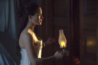 Crítica de “Séance”: Vivian Kerr y Scottie Thompson en un thriller gótico victoriano