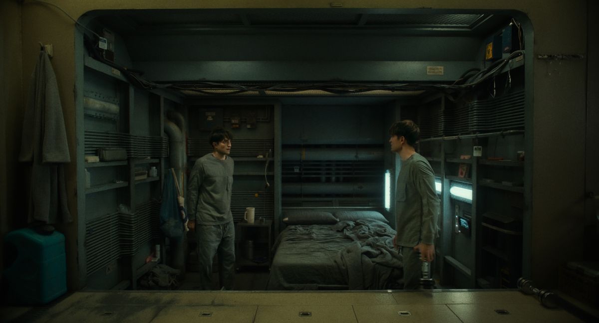 Crítica de “Mickey 17”: Bong Joon-ho y una sátira espacial de la mano de Robert Pattinson