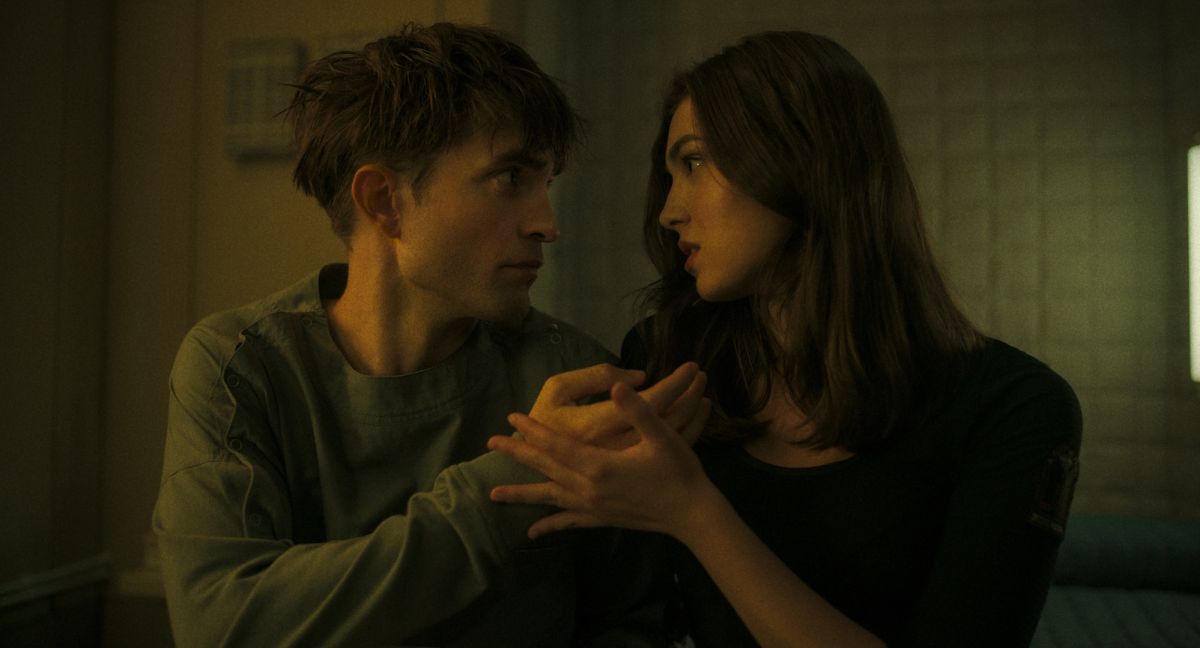 Crítica de “Mickey 17”: Bong Joon-ho y una sátira espacial de la mano de Robert Pattinson