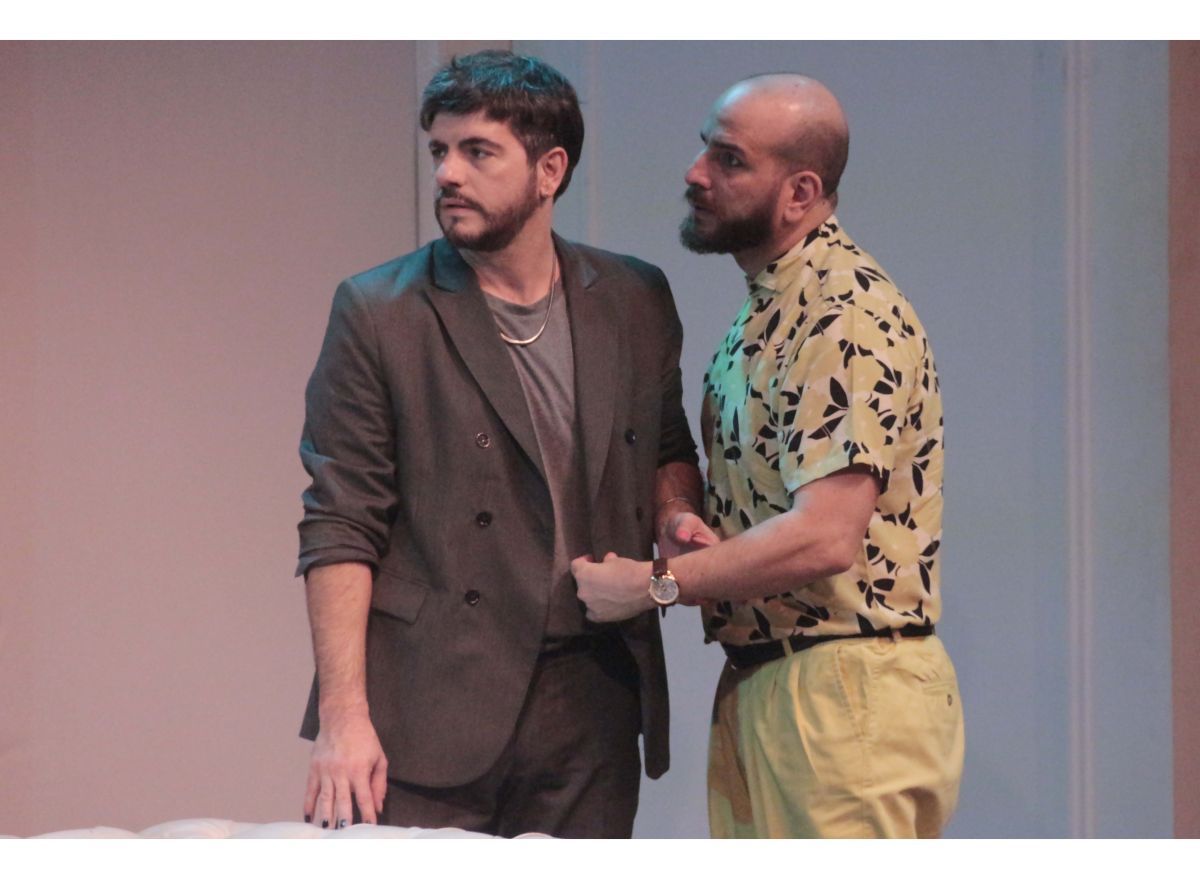 Crítica de "Reverso": Una propuesta teatral que redefine la percepción de la realidad