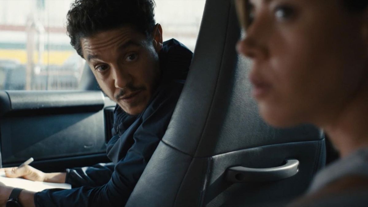 Crítica de "Emily la criminal": Suspenso y drama en el corazón de Los Ángeles