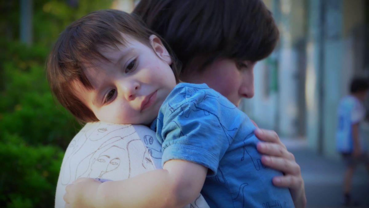 Crítica de "En lista de espera": Maternidad, precariedad y un Estado ausente