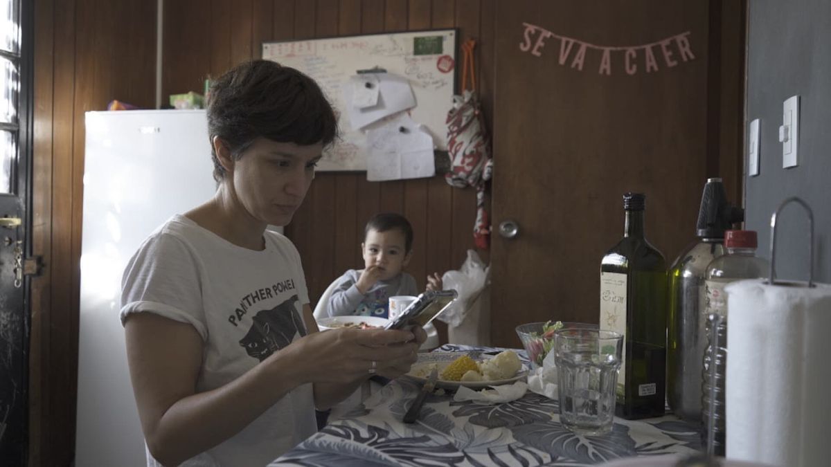 Crítica de "En lista de espera": Maternidad, precariedad y un Estado ausente