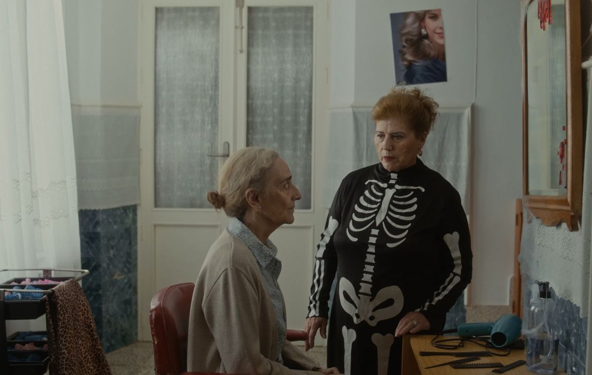 Crítica de "Bodegón con fantasmas": Un retrato de la España vaciada entre lo absurdo y lo melancólico