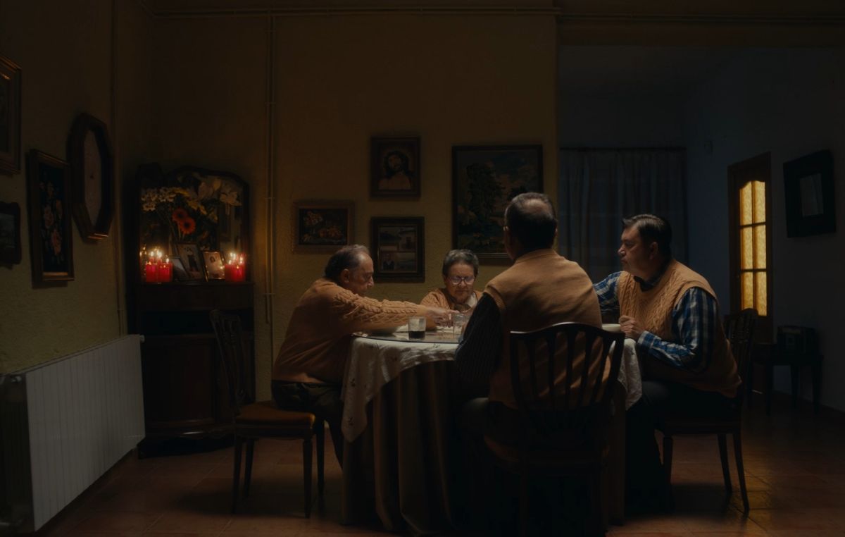 Crítica de "Bodegón con fantasmas": Un retrato de la España vaciada entre lo absurdo y lo melancólico