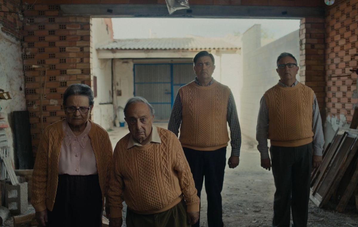 Crítica de "Bodegón con fantasmas": Un retrato de la España vaciada entre lo absurdo y lo melancólico