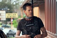 Crítica de “Cazador de demonios”: Kevin Bacon desata el caos sangriento al estilo "Evil Dead"