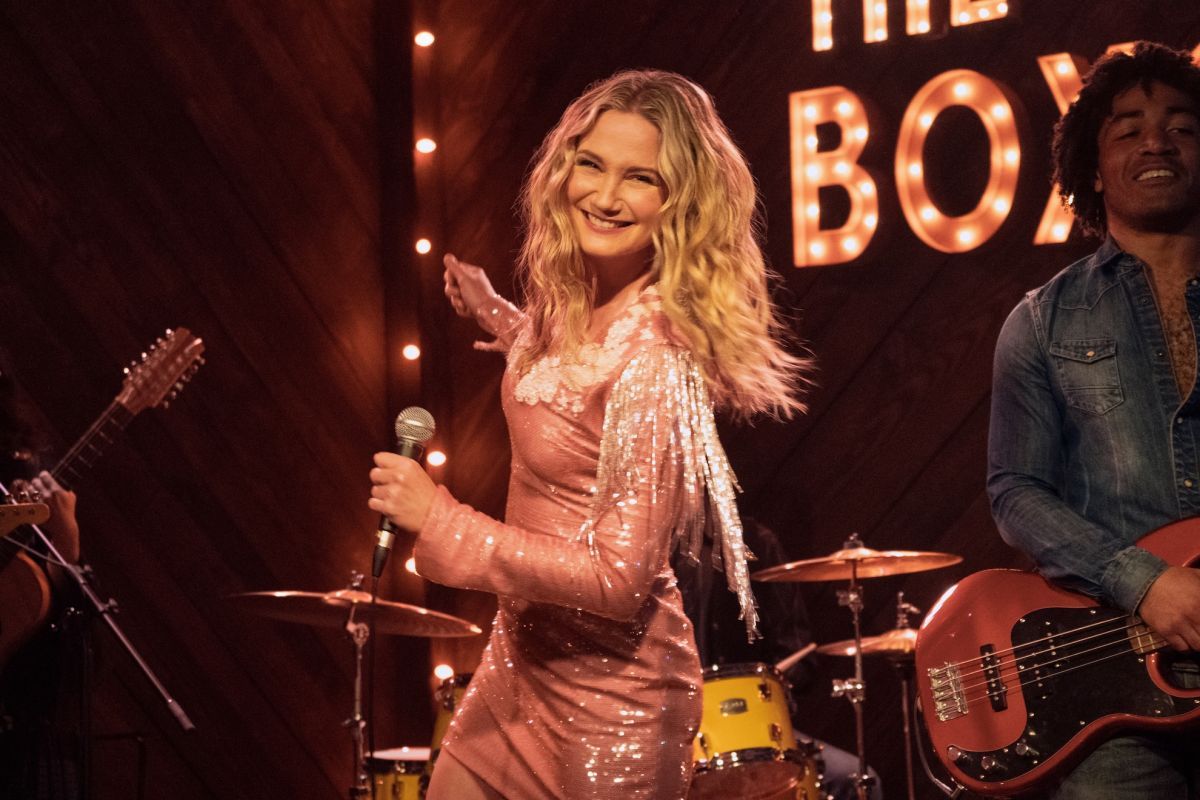 Crítica de “Cazador de demonios”: Kevin Bacon desata el caos sangriento al estilo "Evil Dead"