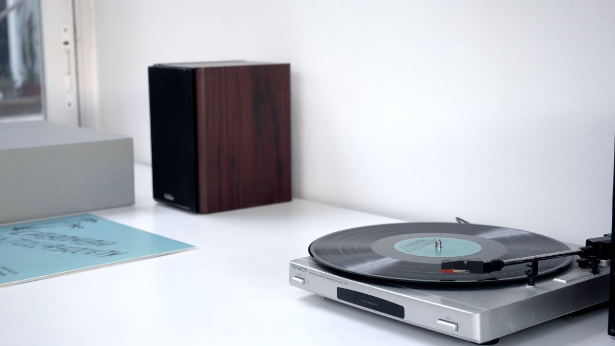 Crítica de "Otras formas": Florencia HANA Ciliberti documenta el cruce entre artistas visuales y música 