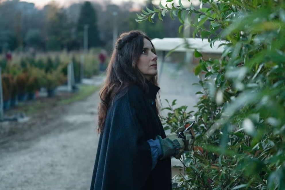 Crítica de  "El jardinero": Un thriller romántico con emociones de plástico