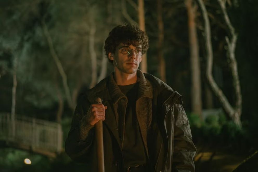 Crítica de  "El jardinero": Un thriller romántico con emociones de plástico