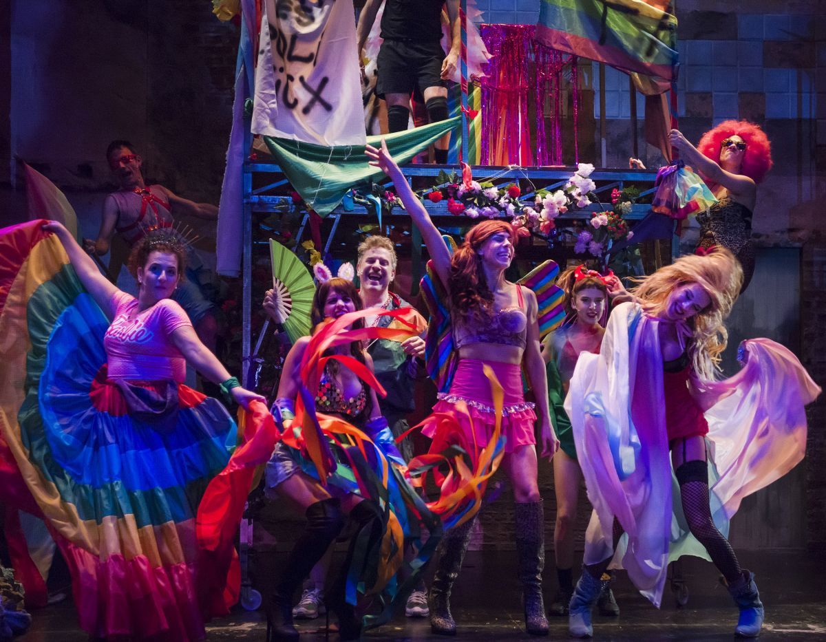 Crítica de "El suelo que sostiene a Hande": El teatro como resistencia frente al olvido