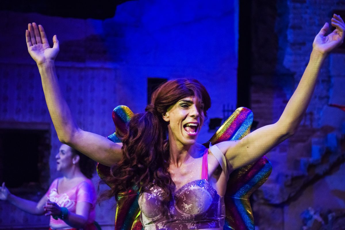 Crítica de "El suelo que sostiene a Hande": El teatro como resistencia frente al olvido