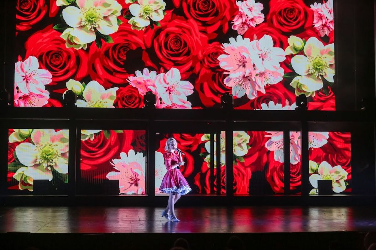 Crítica de “Sandro, el gran show”: Una experiencia teatral intensa que revive al Gitano desde la ficción y el deseo