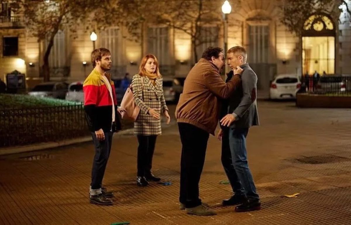 Crítica de "Mazel Tov": Otra película del multiverso de Adrián Suar 