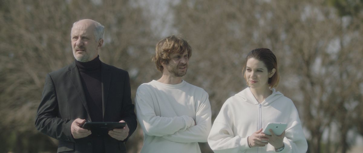 Crítica de “Biónica”: Julia Martínez Rubio entre el encierro y la IA según Sebastián Perillo