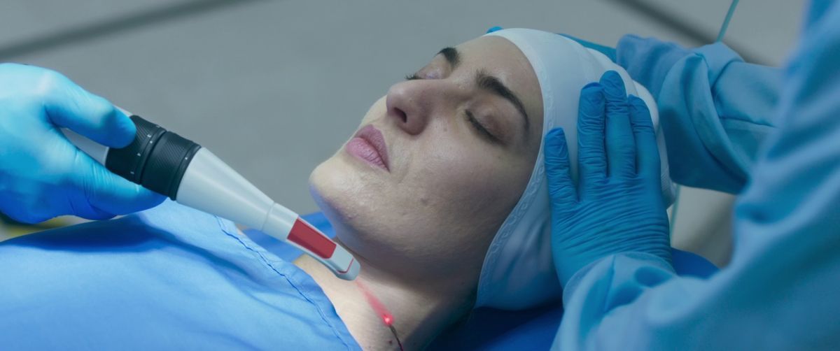 Crítica de “Biónica”: Julia Martínez Rubio entre el encierro y la IA según Sebastián Perillo