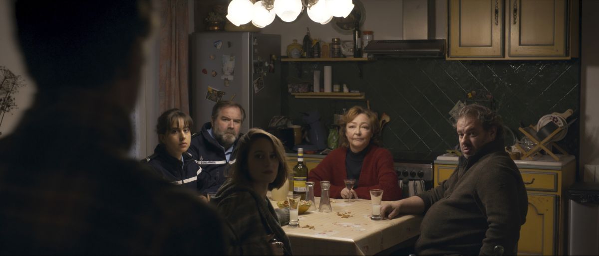 Crítica de "Misericordia": Alain Guiraudie y una contundente invitación a observar con ojos nuevos