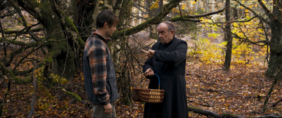 Crítica de "Misericordia": Alain Guiraudie y una contundente invitación a observar con ojos nuevos