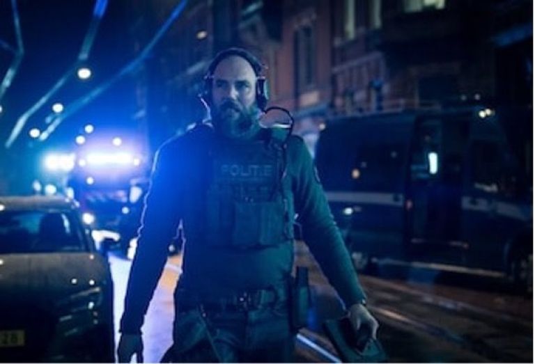 Crítica de "iRehén": El secuestro en el Apple Store de de Ámsterdam que Netflix transformó en dispositivo narrativo