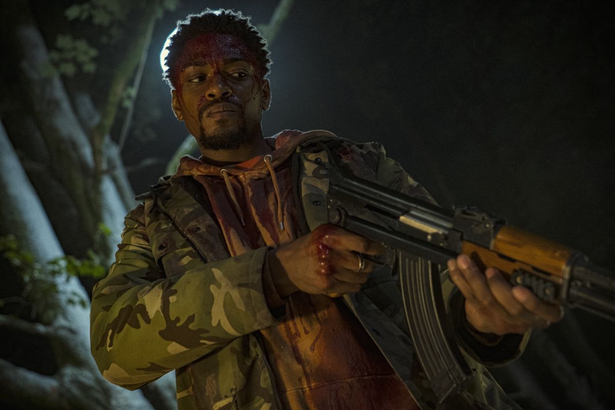 Crítica de "Estragos": Tom Hardy en un violento thriller de acción de Gareth Evans