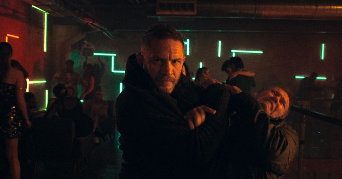 Crítica de "Estragos": Tom Hardy en un violento thriller de acción de Gareth Evans