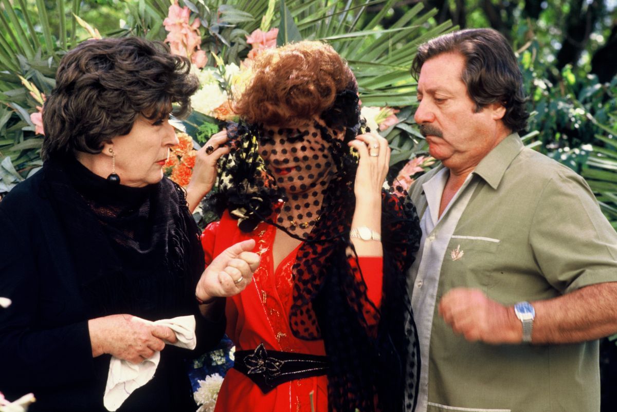 Homenaje a los 40 años del estreno de "Esperando la Carroza"