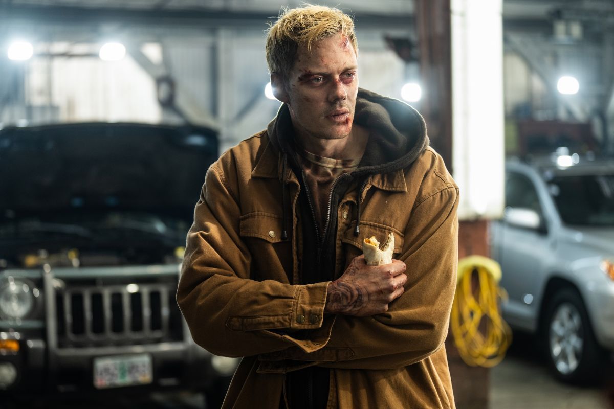 Crítica de “Encerrado”: Bill Skarsgård y Anthony Hopkins en la remake de “4x4” | EscribiendoCine